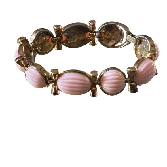 Vintage Crown Trifari Light Pink Ribbed Cabochon Bracelet, clasp closure - Picture 1 of 5